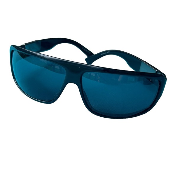 Gucci black sunglasses | Gucci black summer shades - Picture 1 of 8